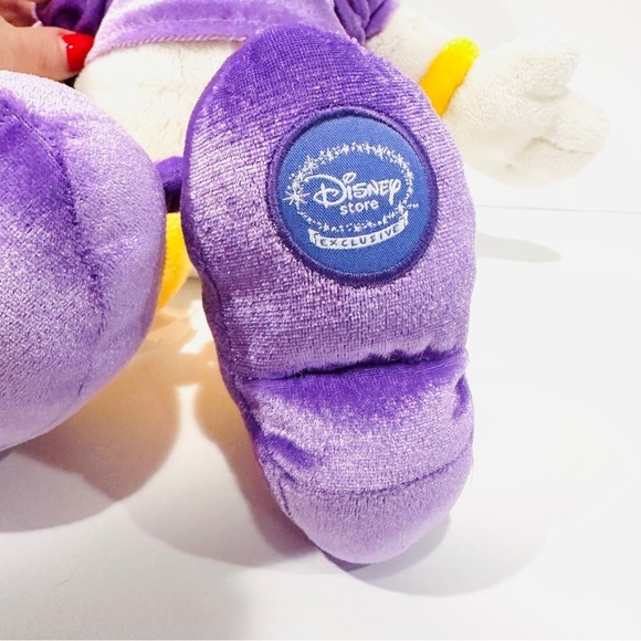 Disney Store Exclusive Daisy Duck Purple Outfit Plush - Picture 4 of 8